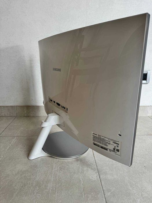 Продам отличный изогнутый монитор Samsung 27 дюймов Curved C27F591F