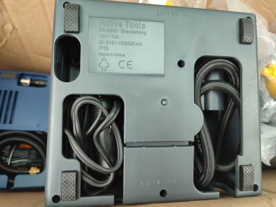 Оригінальні автомобільні насоси різних марок з герметиком