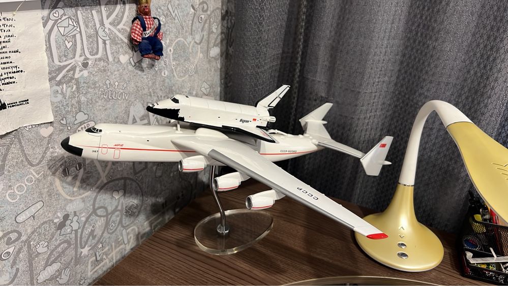Модель самолета AН-225 Мрия Антонов и Буран с шасси