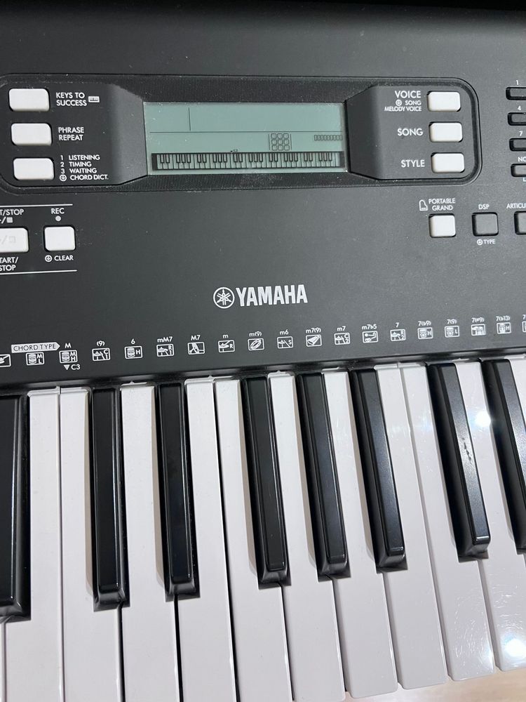 Keyboard YAMAHA PSR-E373 Czarny