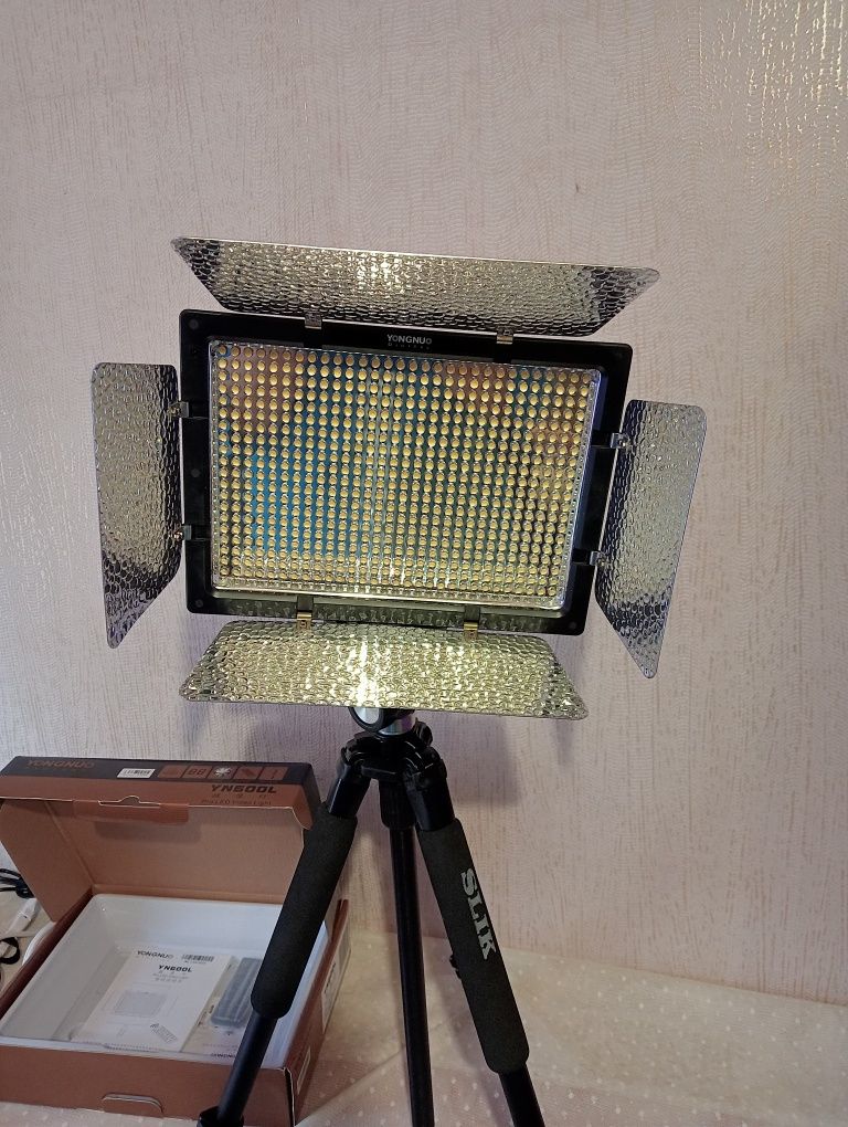 LED освітлювач Yongnuo YN600L