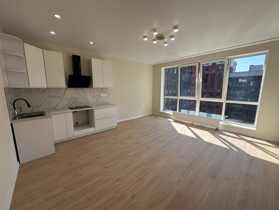 Простора квартира щ новим ремонтом! Без комісії! 15 зв ввд Києва!