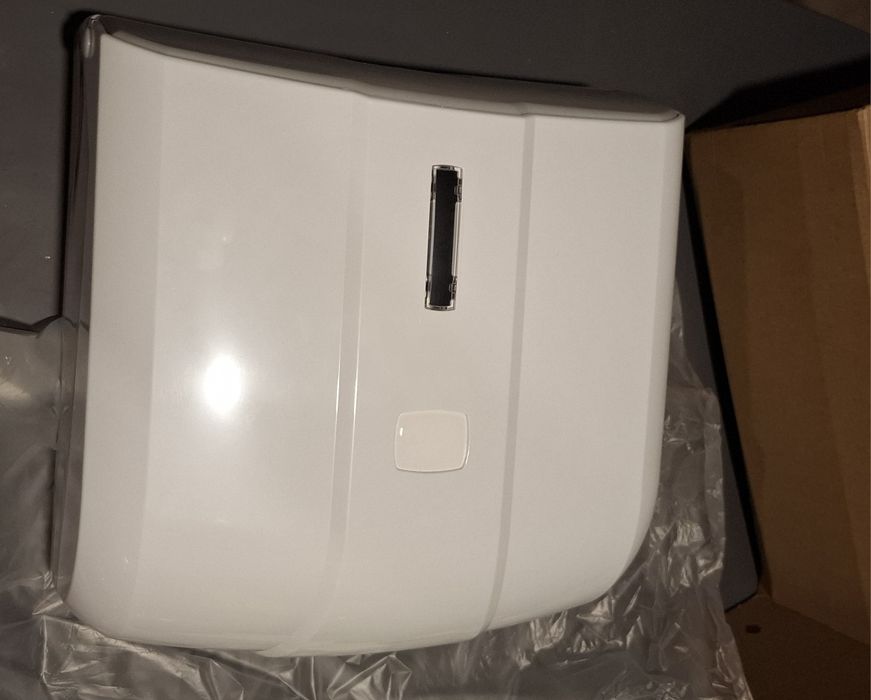 Podajnik na ręczniki papierowe – nowy