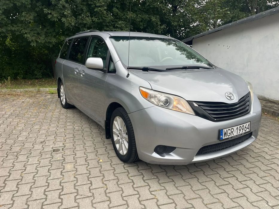 Toyota Sienna 3.5 B+LPG 266Ps 4x4 Automat Navi 7 foteli Kamera Bezwypadkowa