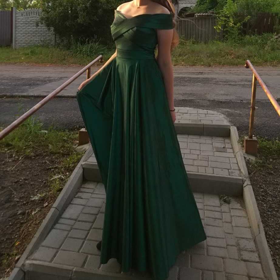 Изумрудное вечернее платье