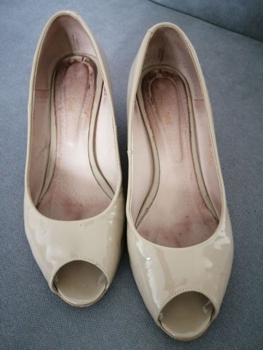 Pantofle damskie beżowe Gino Rossi rozmiar 38 1/2