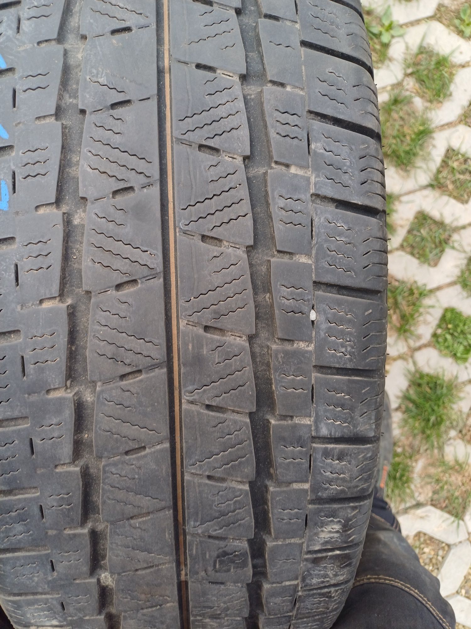 2 opony wielosezonowe 235/65r16c FALKEN 2024r