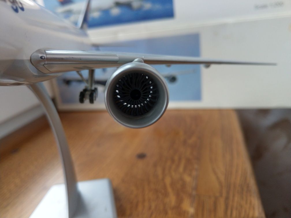 Модель самолета BOEING 777 FREIGHTER, Lufthansa, Limox 1:200, Германия