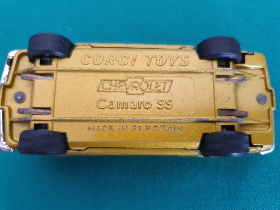 Chevrolet Camaro SS cabriolet 1:43 - CORGI TOYS - Anos 60 - England