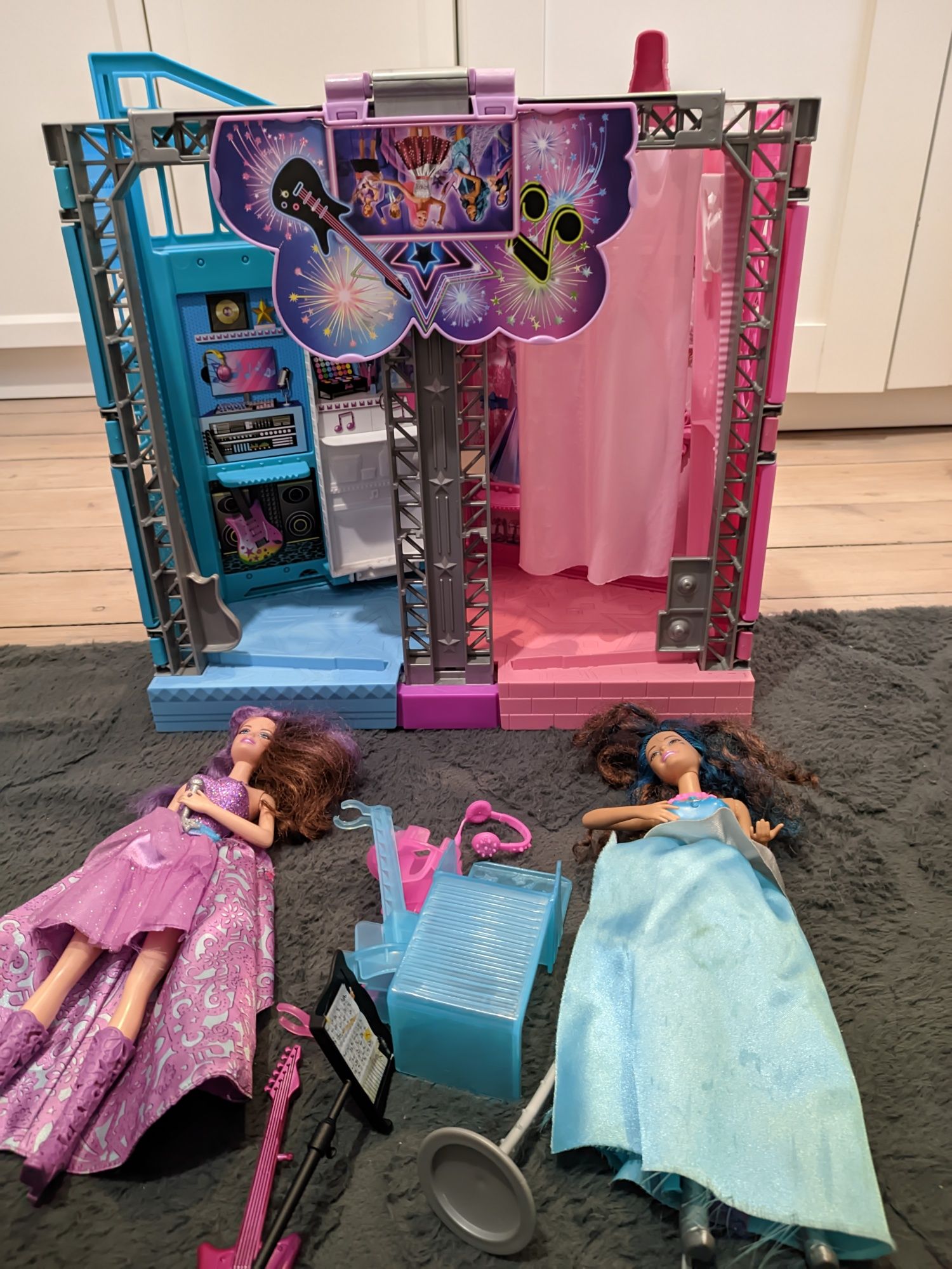 Barbie Rockowe Księżniczki scena zamek domek