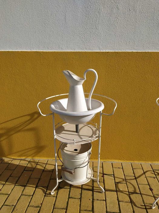 Lavatório antigo completo branco