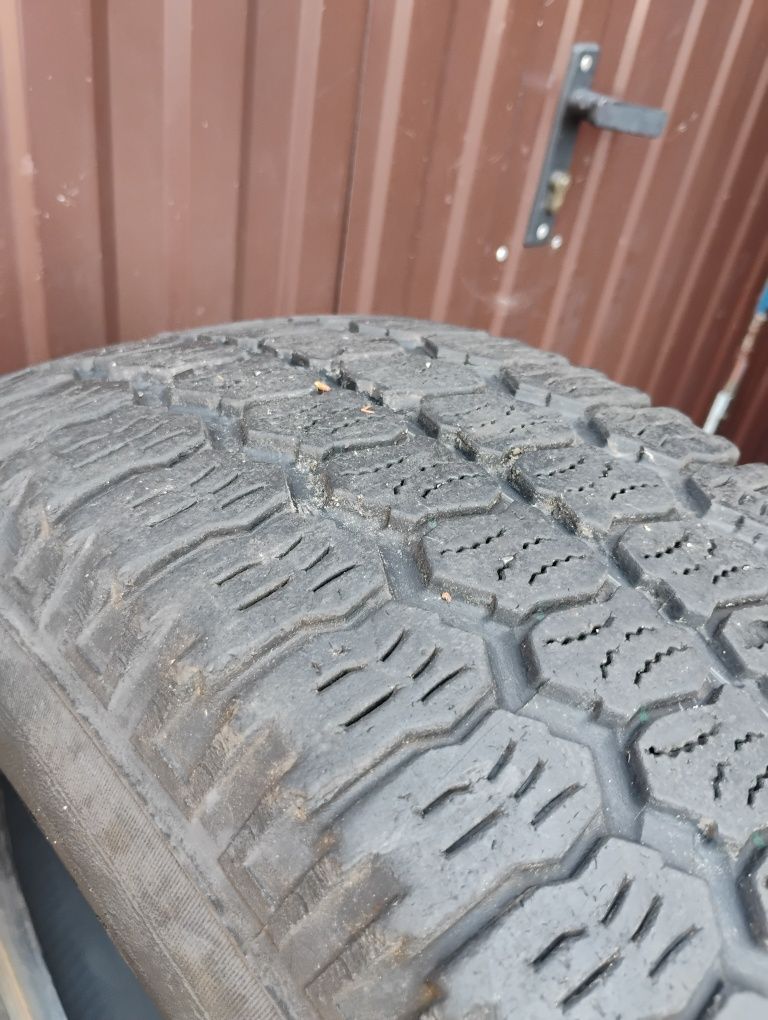 1x Opona całoroczna MAXXIS  215/65R16C. 5,70 mm.