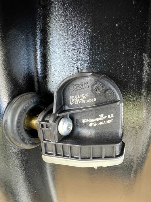 Audi A3 8V Felgi stalowe 16 16x6,5J ET46 + Kołpaki + czujniki TPMS kpl