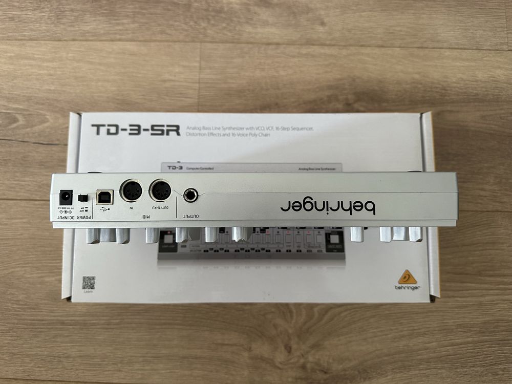 Behringer TD-3 silver