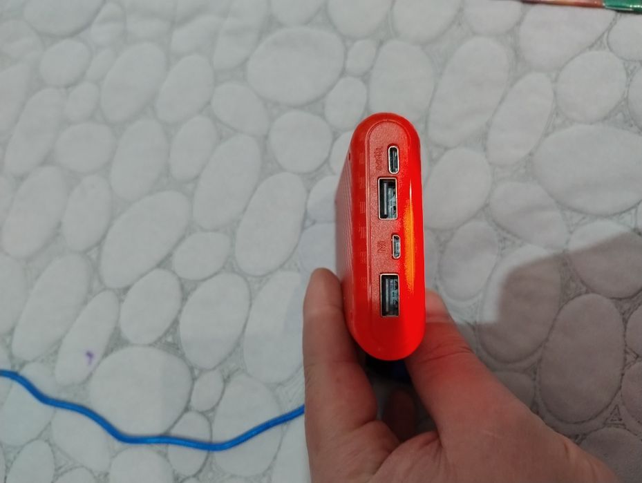 Павербанк компактний,зарядка для смартфона,планшета,ноутбука