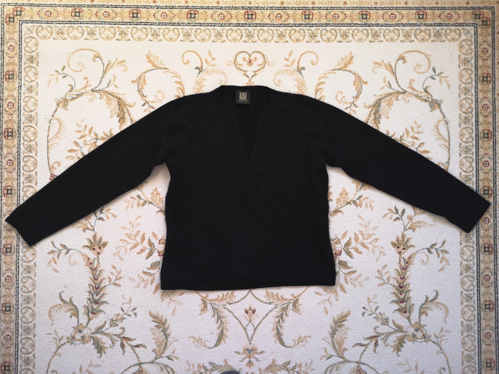 Czarny sweter kopertowy: Madeleine® rozm.M
