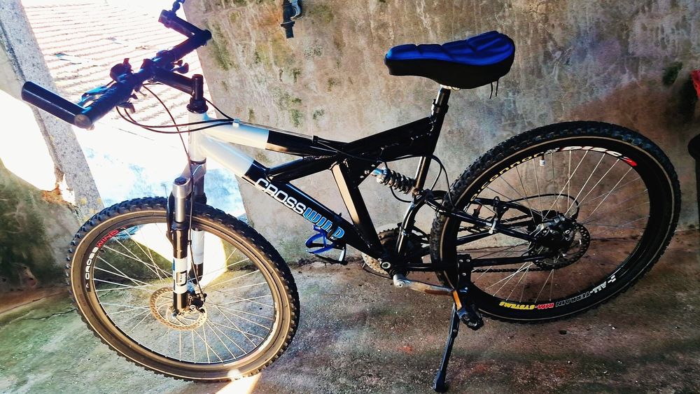 Bike com Dupla Suspensão Aro26 CrossWind