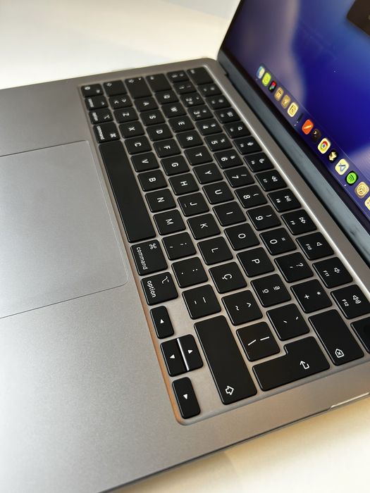 MacBook Air M3 (2024) – 8 GB RAM / 256 GB SSD