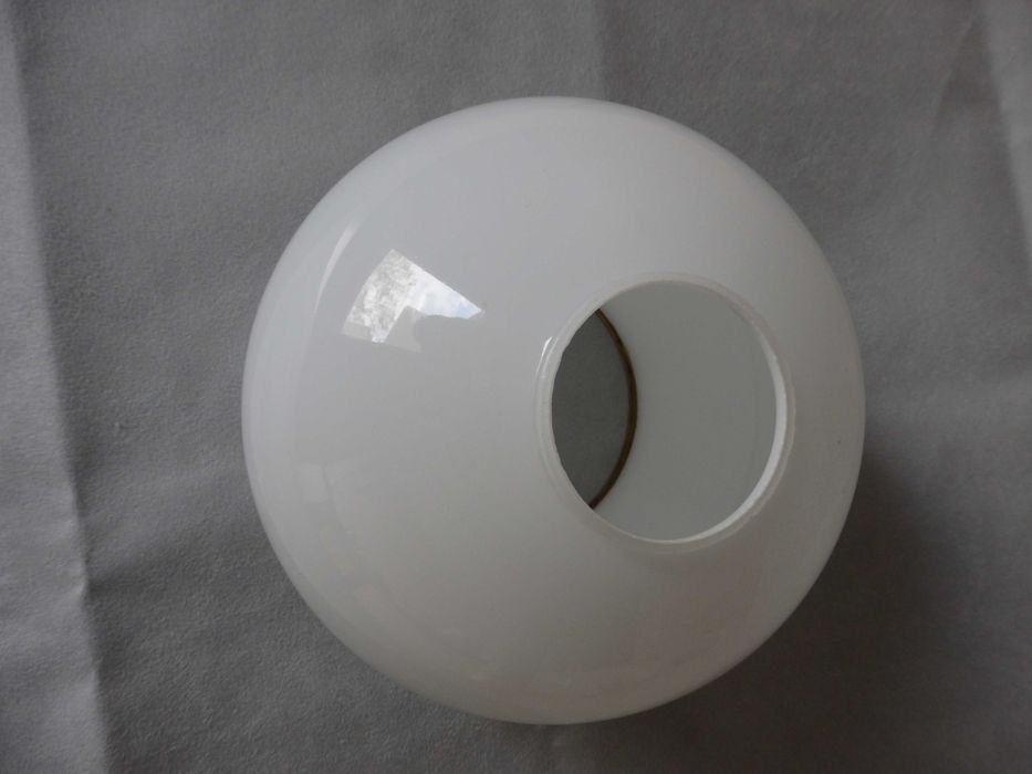 Klosze białe kule , komplet 3 szt. z lat 70 tych. Do żyrandola.