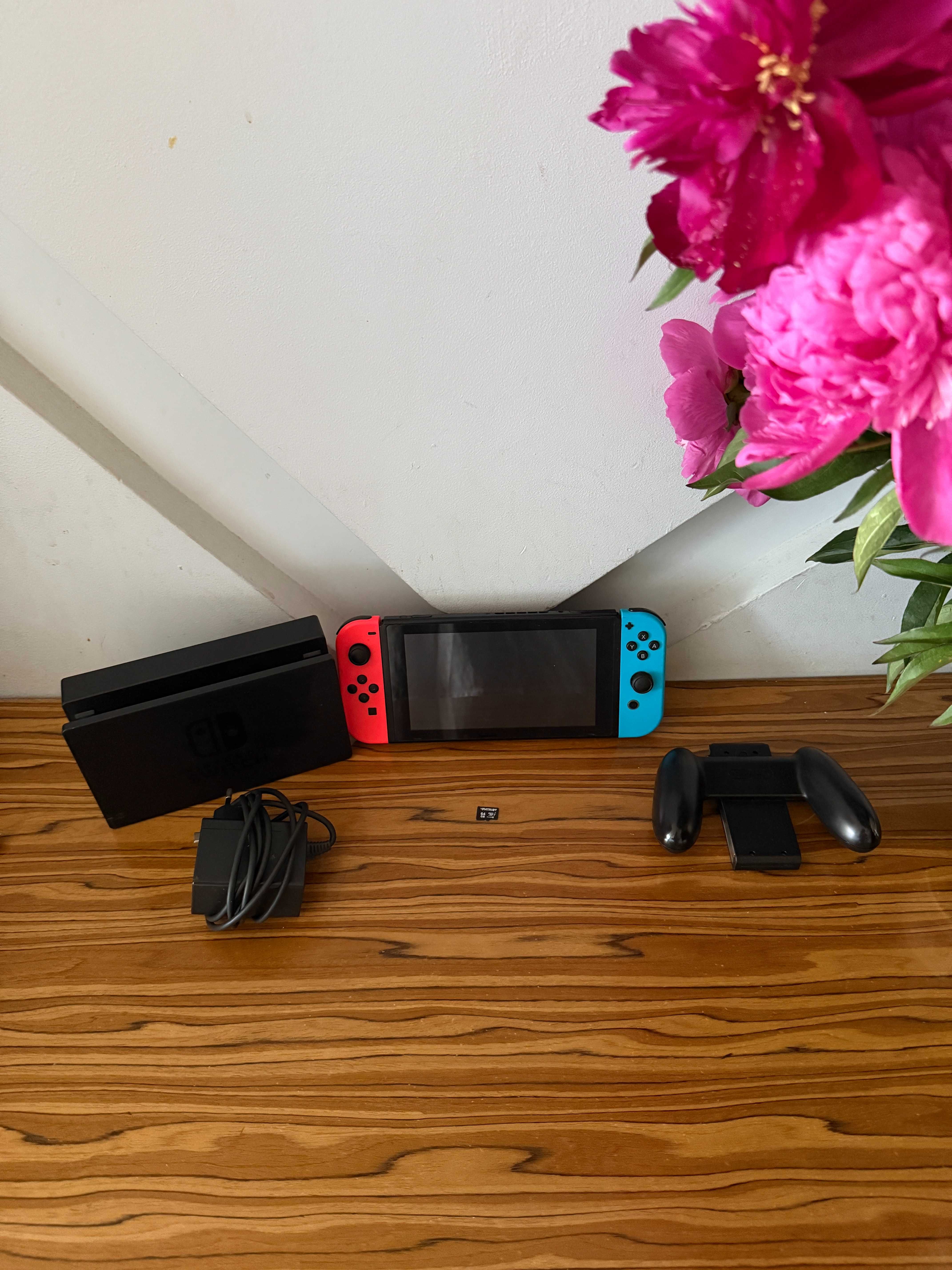 Konsola Nintendo Switch V2 + DOCK Stacja Dokująca + Akcesoria