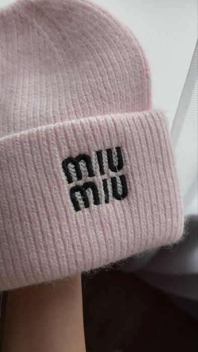 Шапка з вовни та мохеру в стилі Miu Miu