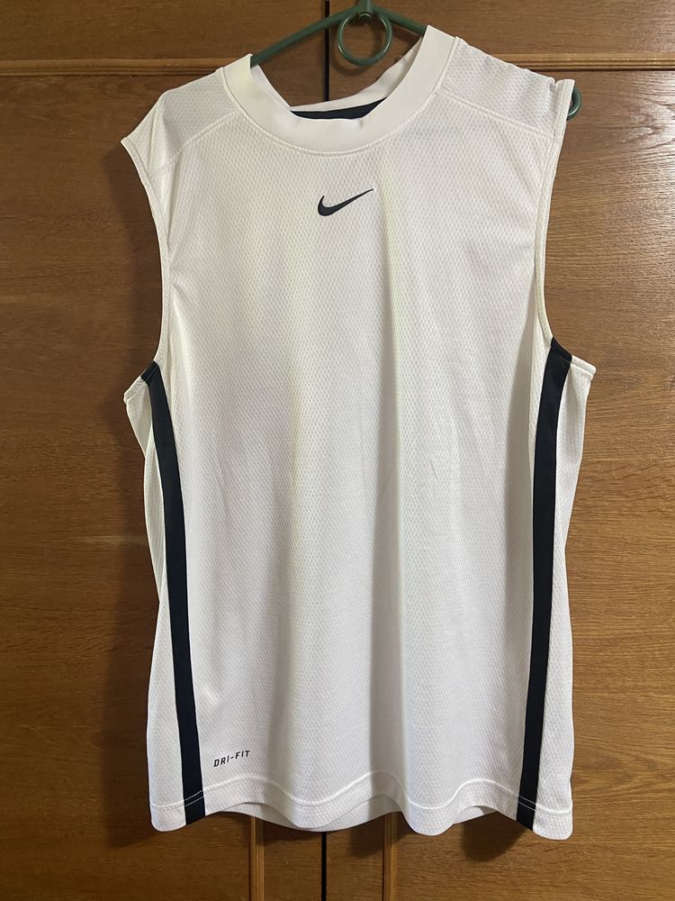 Безрукавка Nike