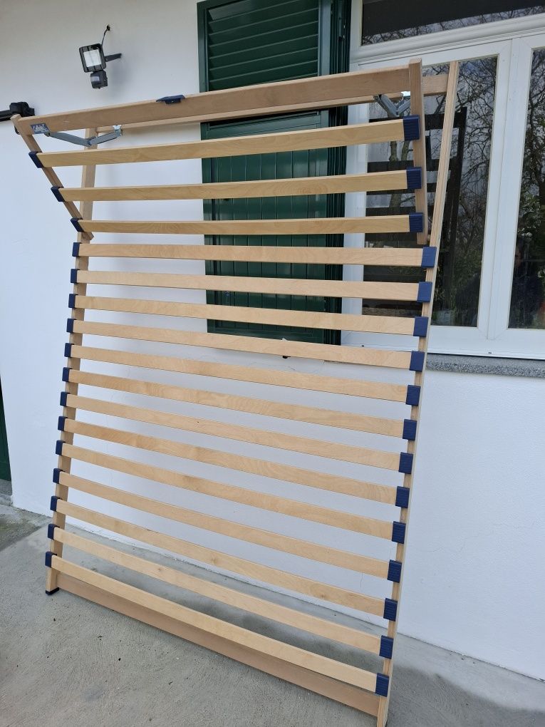 Estrado de 140x200cm com elevação.