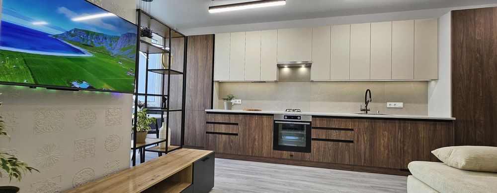 Простора квартира з ремонтом та меблями готова к заселенню