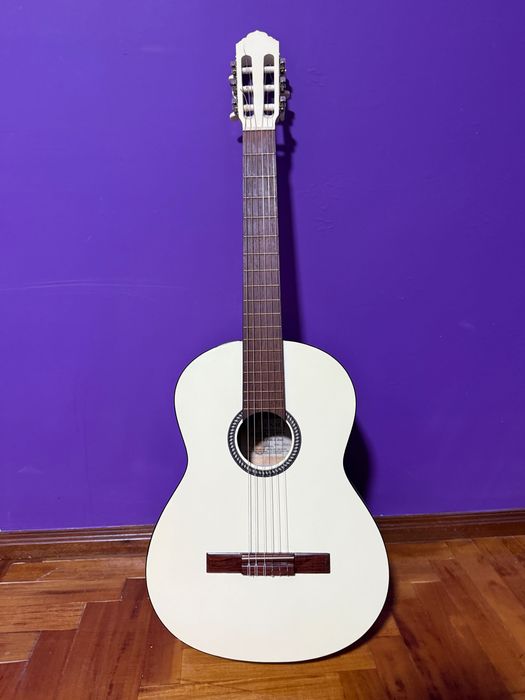 Guitarra clássica beje + saco transporte
