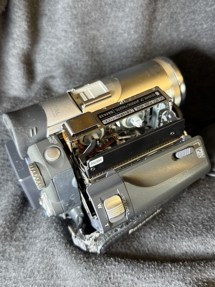 Panasonic NV-GS120 – kamera miniDV w bardzo dobrym stanie!