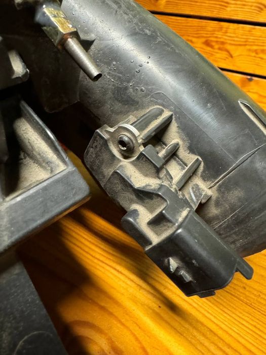 Корпус повітряного фільтру Citroën c4 1.6 blue hdi