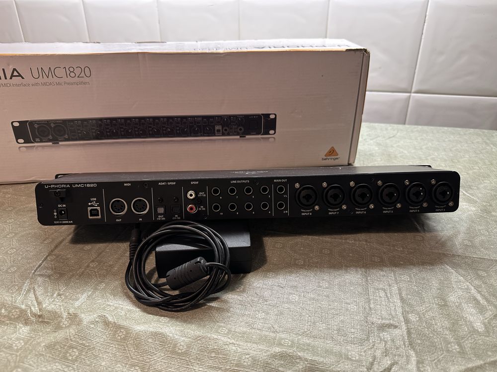 Interface de áudio Behringer UMC1820