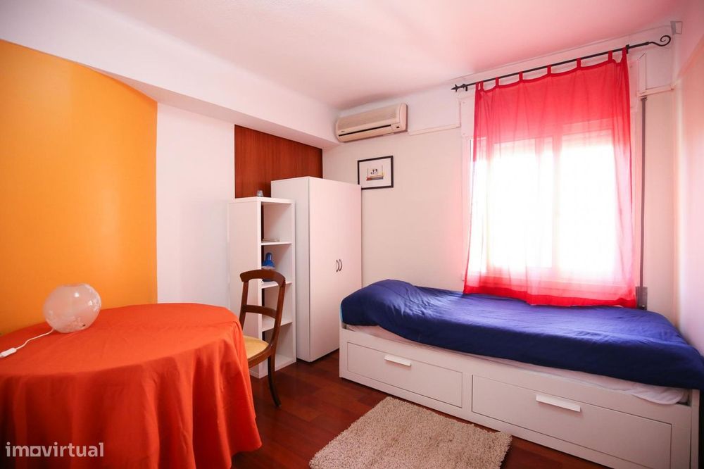 156599 - Quarto ao lado Metro Carnide/Colombo...