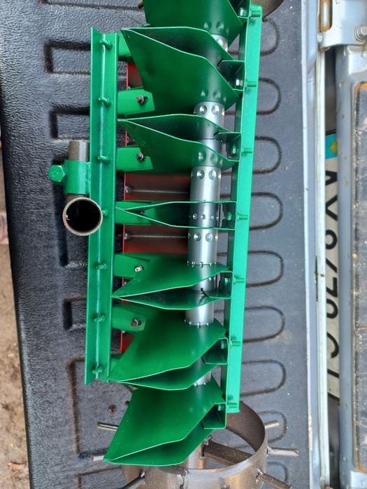 Сеялка ручная семирядная