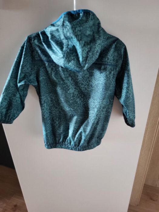 Cienka kurtka przeciwdeszczowa