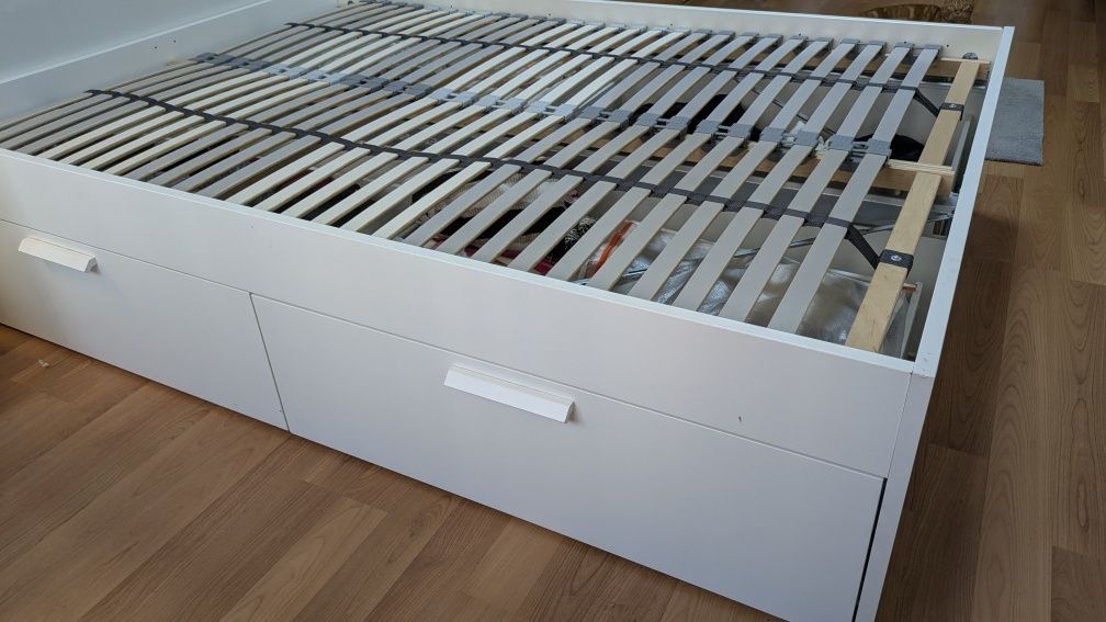 Cama com arrumação + 2 Estrados