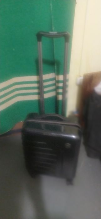 Дорожный чемодан на колесах