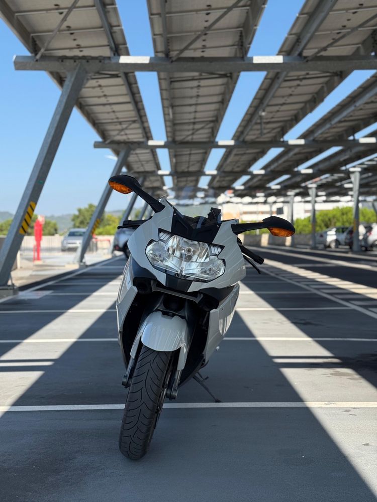Vende BMW K1300S de 2012 com 50 mil KM
