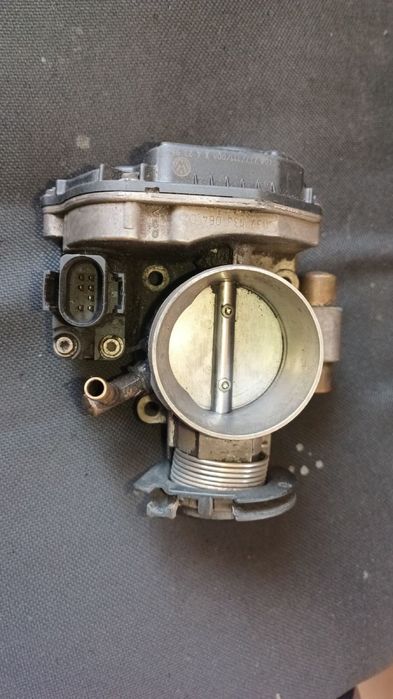Дросельная заслонка на фолькцваген 1.6 бенз B 4
