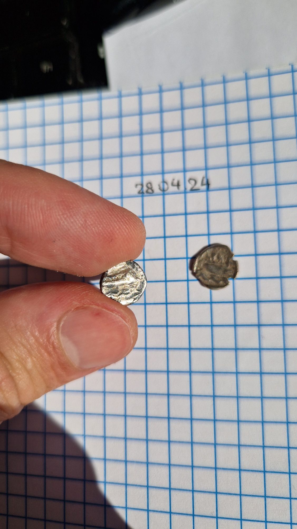 Фінікія монета Арадос, 380-351 рр. до н.е. срібло (1 шт та що зліва)
