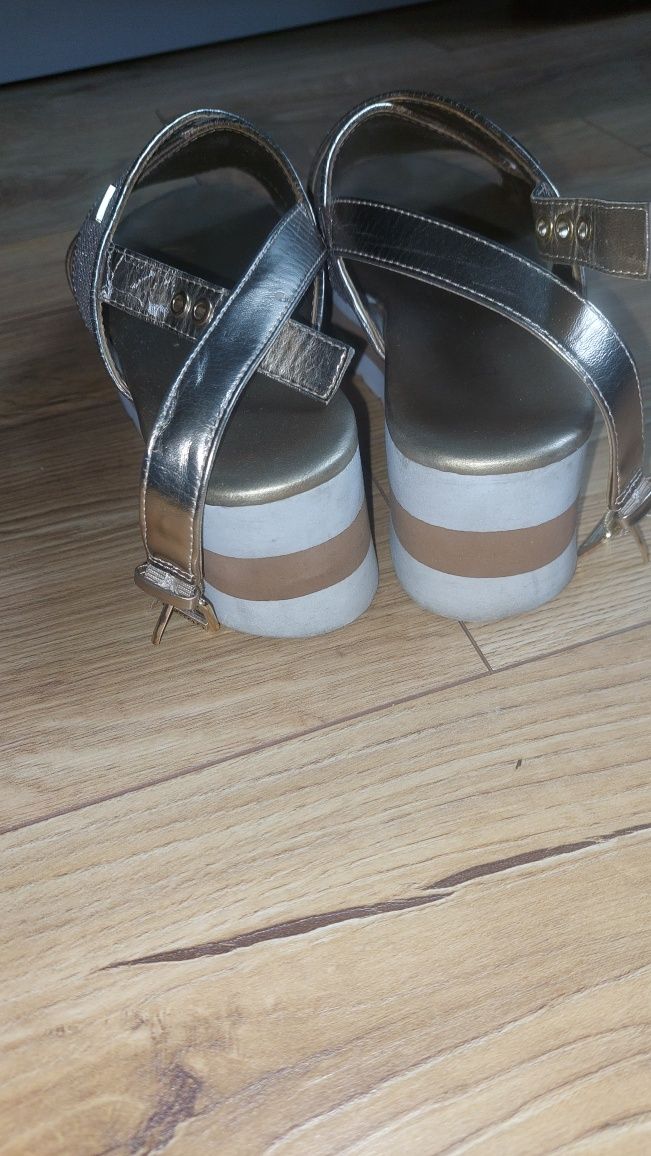 Sandały Guess 37