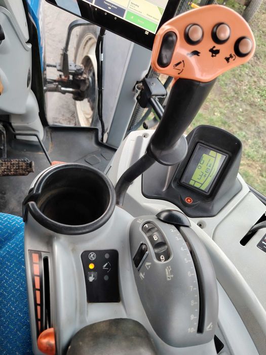 Трактор New Holland T6090