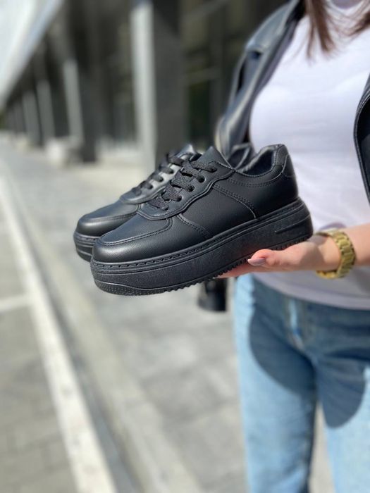 Жіночі чорні кеди на платформі, кросівки