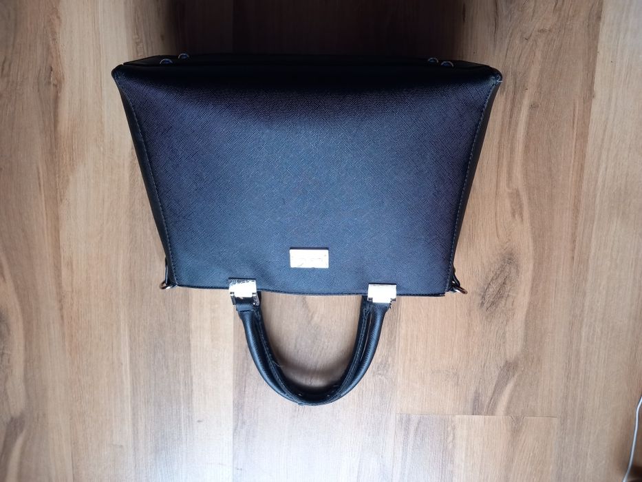 Torebka kuferek średnia wielkosc