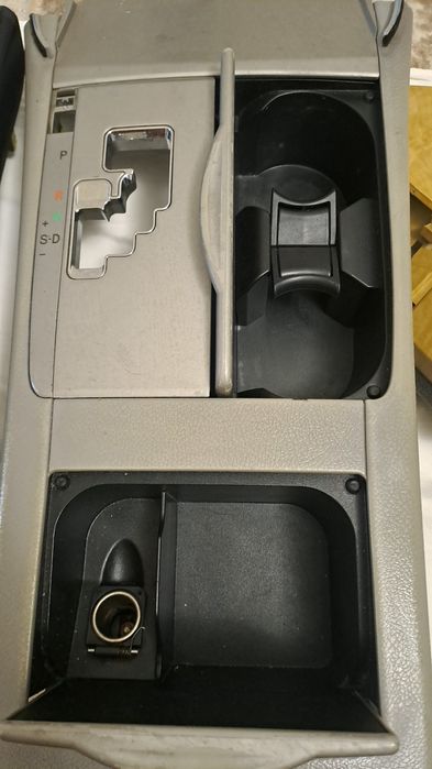 Консоль центральна накладка на тойота камри 40