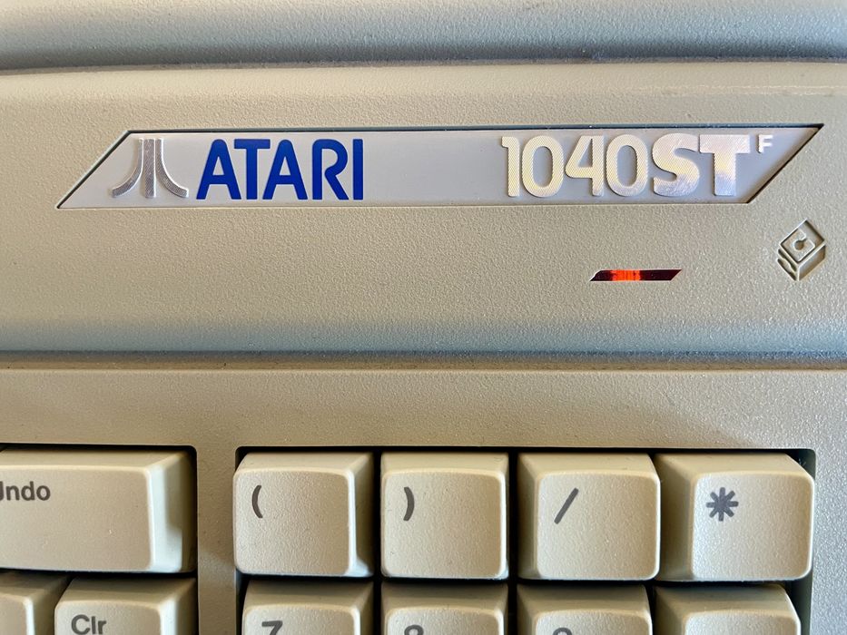 Komputer Atari 1040 ST wersja europejska