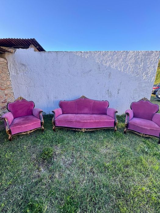 "Conjunto Clássico e Elegante: Canapé + 2 Cadeirões de Época"