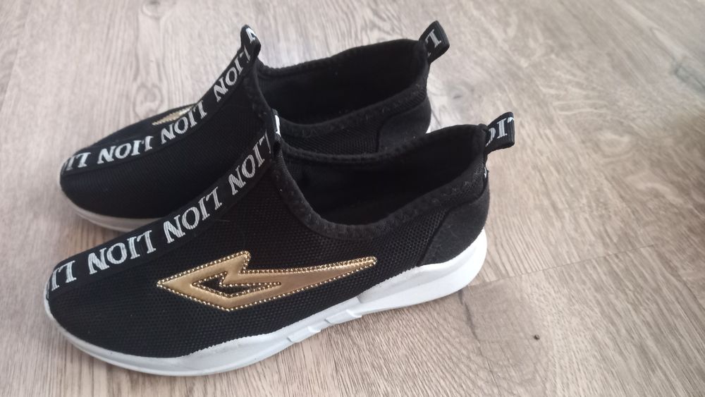 Кросівки і мокасини