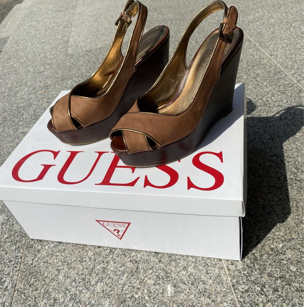 Босоножки Guess 35-36 р. Танкетка каблук кожа