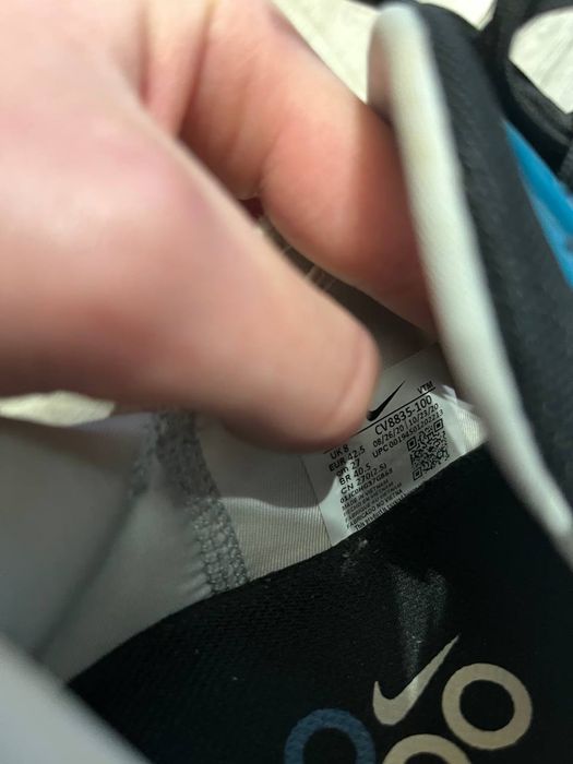 Кросівки унісекс Nike розмір  42.5 устілка 27см в гарному стані